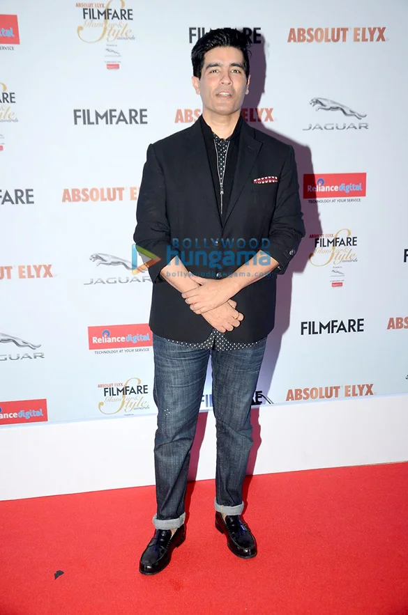 Manish Malhotra on the red carpet at the Filmfare Glamour and Style Awards, 2016