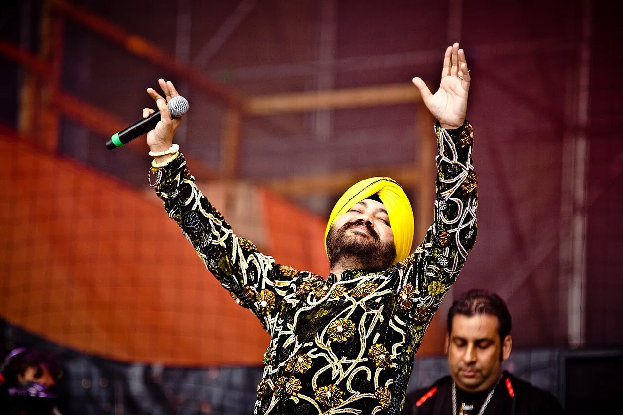 Daler Mehndi performing on stage