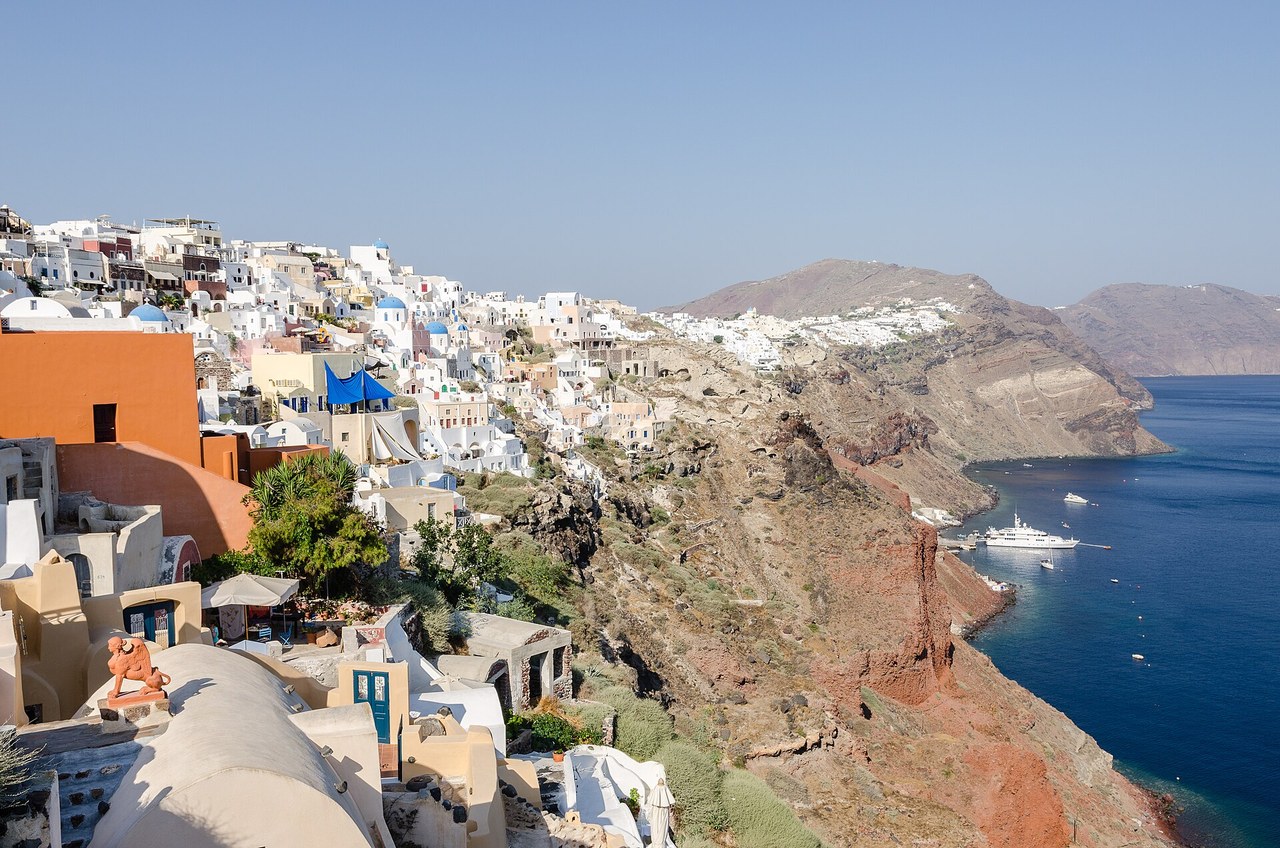 Whitewashed Oia village on the caldera cliffs above the Aegean Sea, Santorini